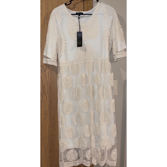 MIDI lace dress with accesories - Picture 4 of 11